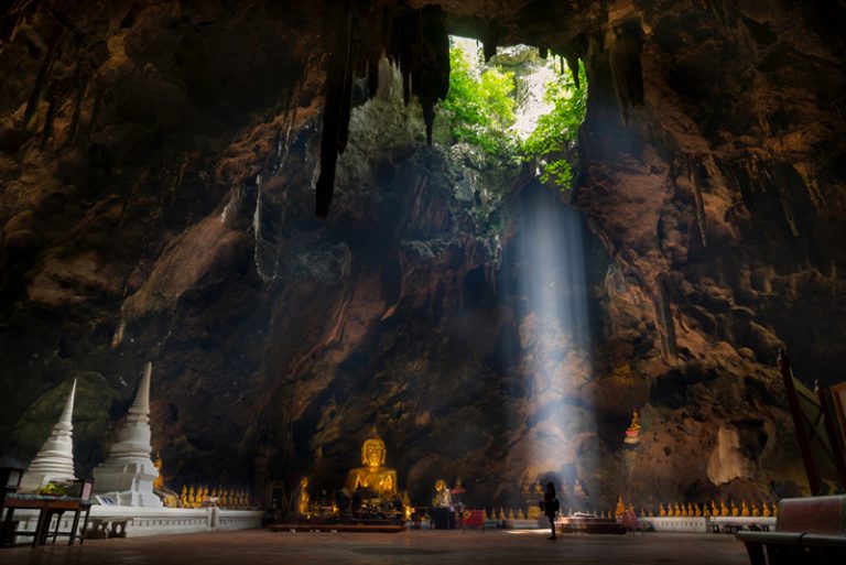 สถานที่ขอหวย วัดเขาถ้ำหลวง 2566 กราบไหว้ขอพร ขอหวย