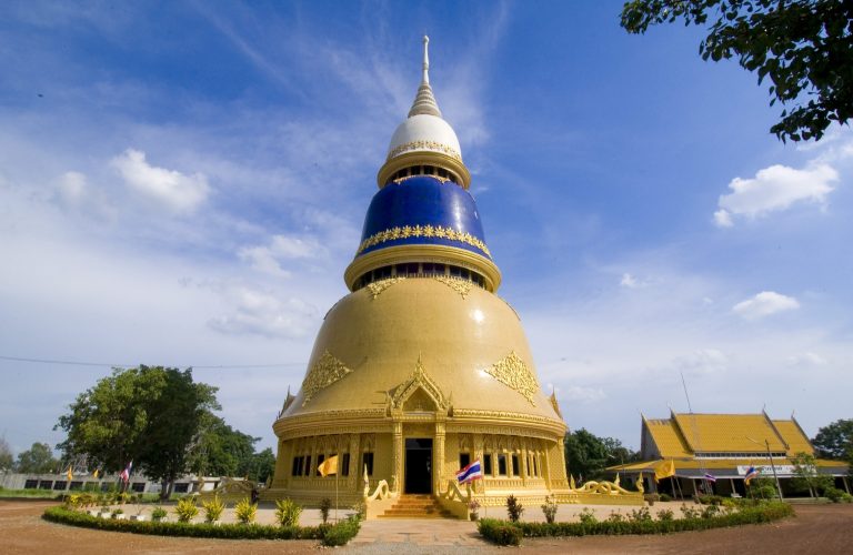 สถานที่ขอหวย วัดพระธาตุวาโย 2566 กราบไหว้ ขอพร ขอหวย